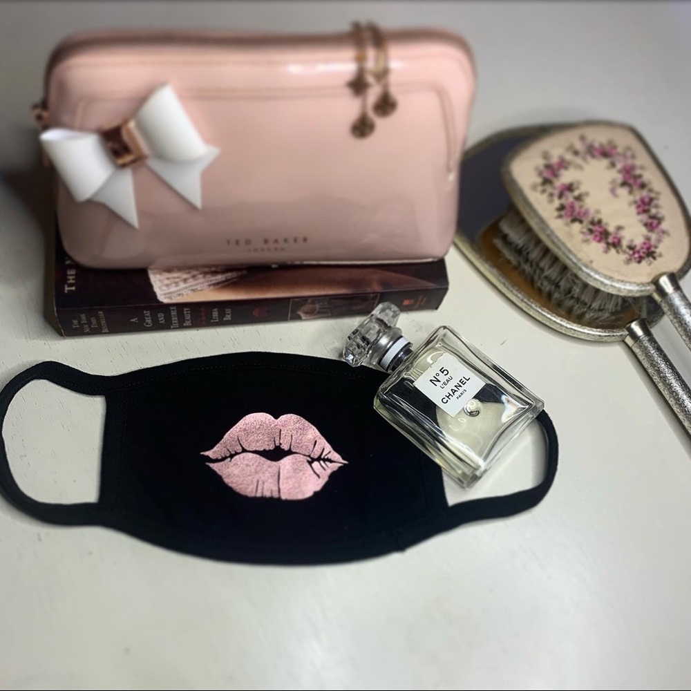 “Pink champagne” metallic rose gold lips Face mask